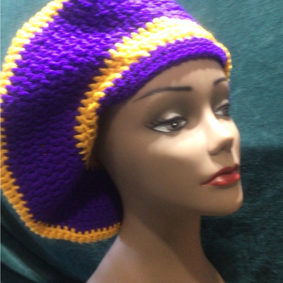 Handcrafted hat - Picture 3 of 3